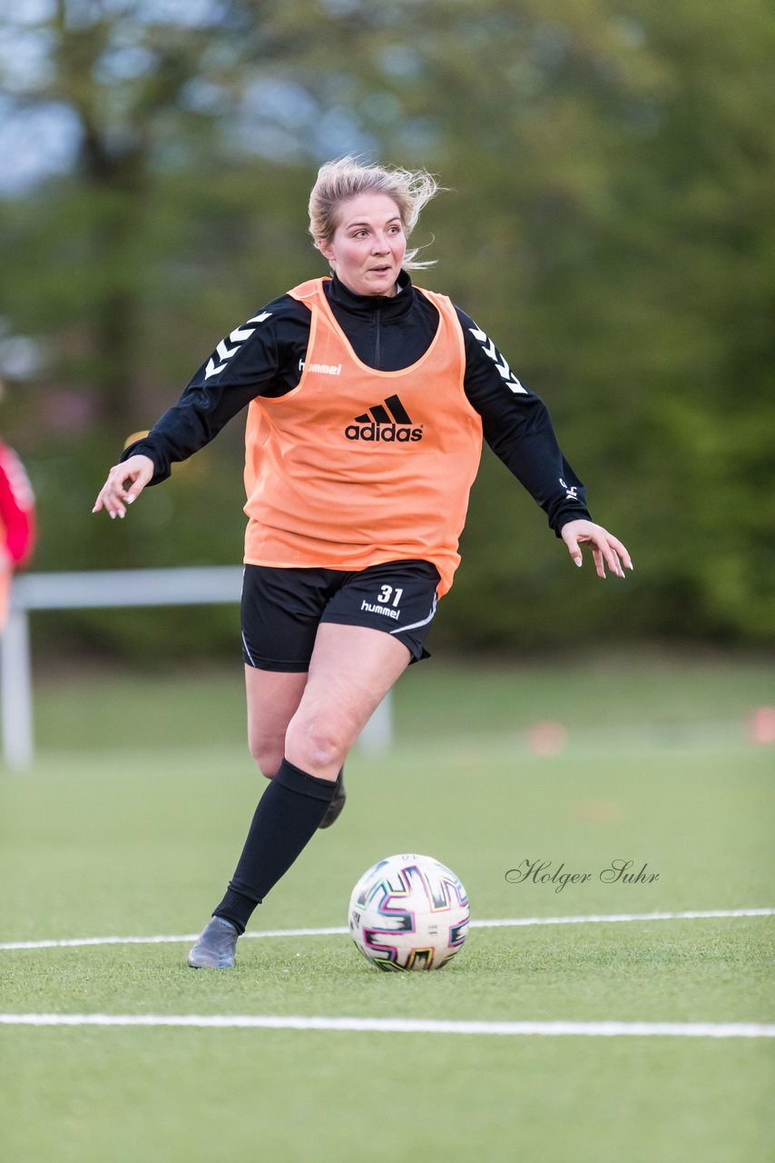 Bild 371 - Co-Trainerin der Frauen Nationalmannschaft Britta Carlson in Wahlstedt